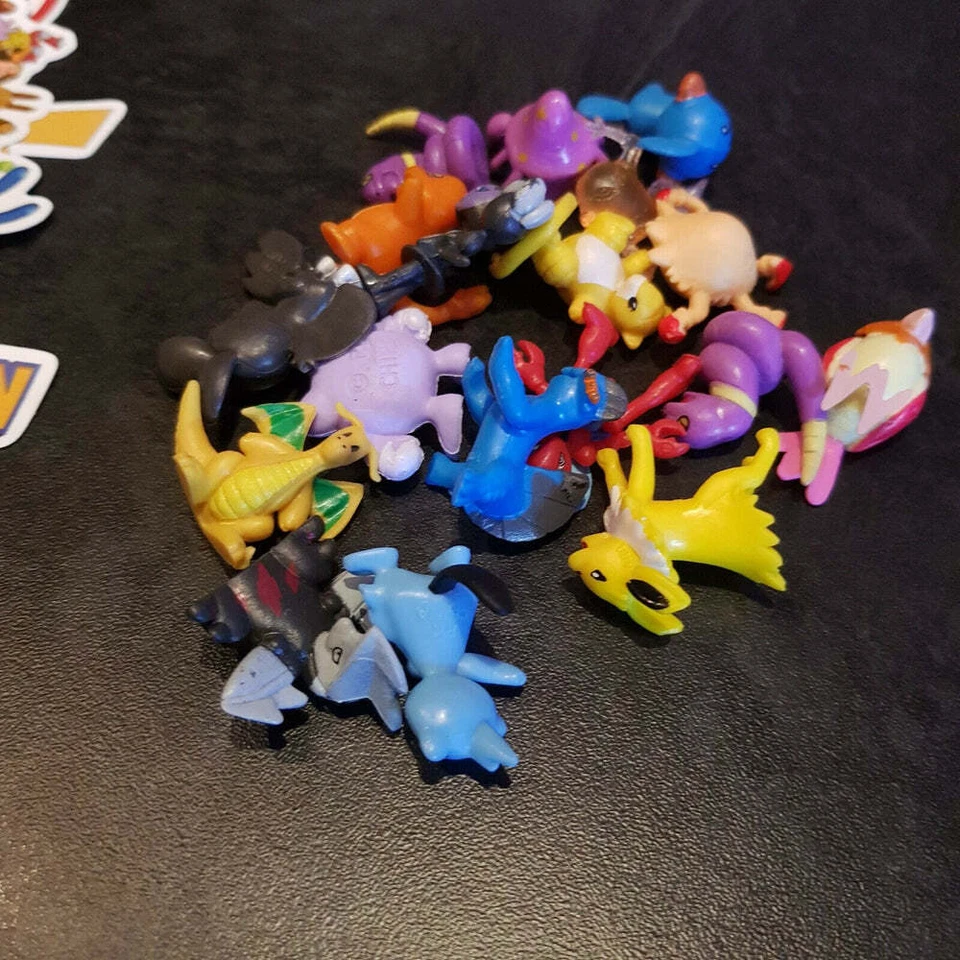 Pokemon Adventskalender Karten, Figuren, Sticker & mehr - Weihnachtskalender Kin - Bild 2 von 4