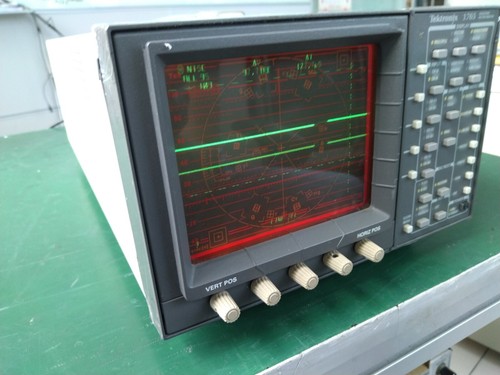Tektronix 1765 Waveform / Vector Monitor - Picture 3 of 10