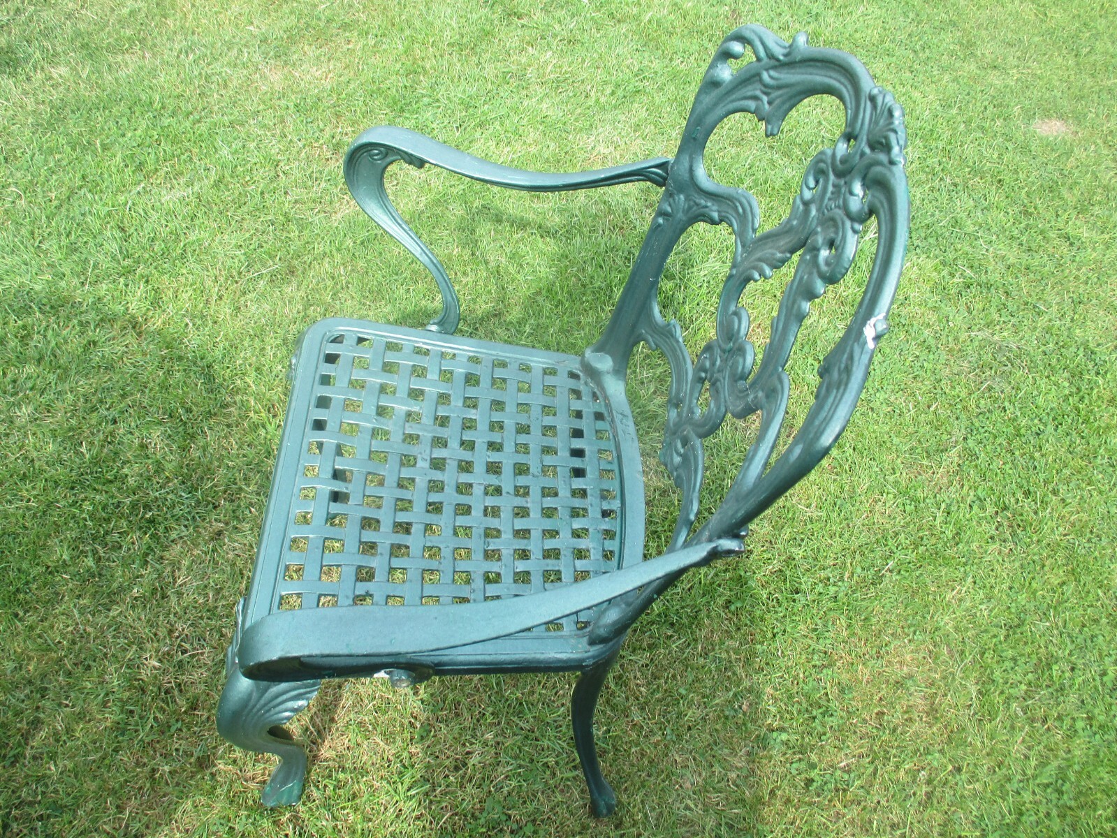 large-white-metal-patio-or-garden-set-2-arm-chairs-large-diameter