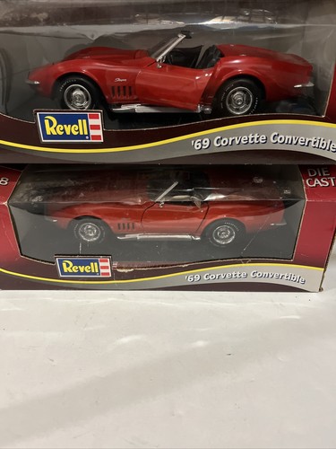Revell 69 Corvette StingRay Convertible  1:18 scale Pair - Picture 3 of 15