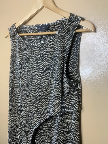 Connected Apparel Women's Size Medium Blouse Beige Black Scoop Neck Sleeveless - Picture 13 of 21
