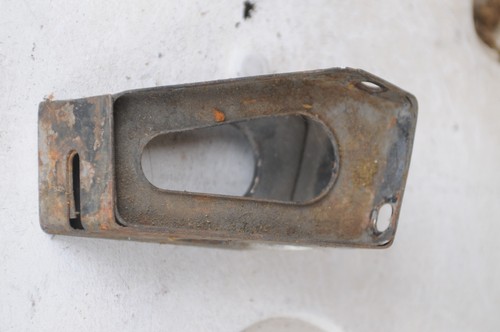 TRIUMPH TR7 FACTORY MOTOR MOUNT BRACKET - Picture 4 of 4