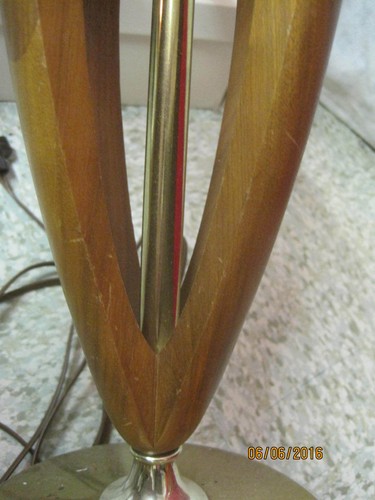 Retro 60's Mid Century Modern pair Teak or Walnut & Brass Table Lamps - Picture 6 of 7