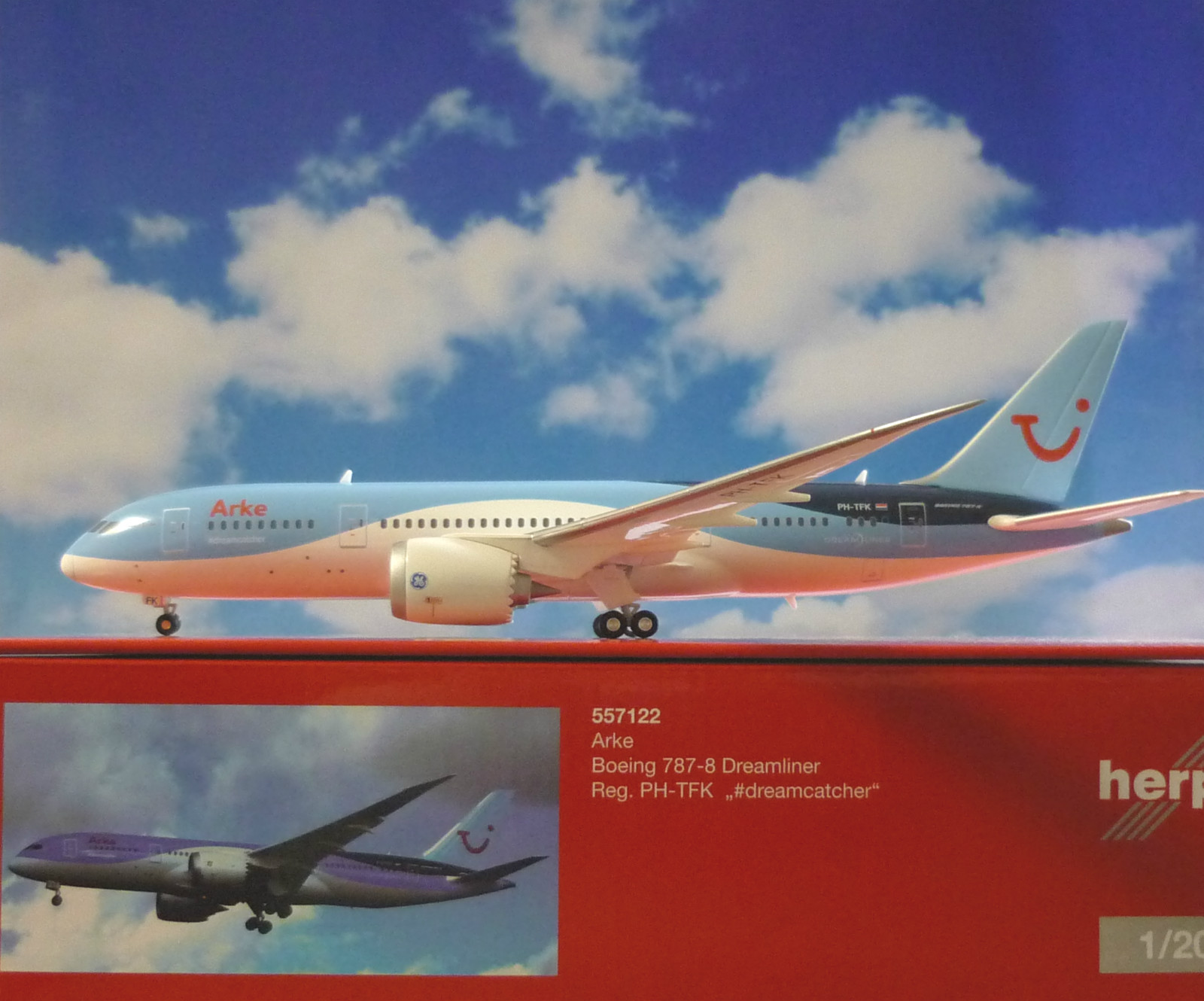 Herpa Wings 1:200 Boeing 787-8 Dreamliner ARKE ph-tfk 557122 Herpa Wings 1:200 Boeing 787-8 Dreamliner ARKE ph-tfk 557122