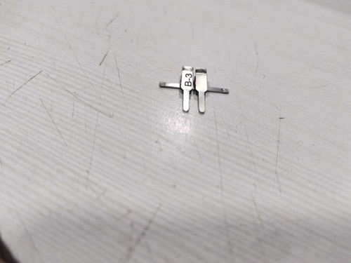 Abrazaderas Micro Vasculares Cirugía Plástica V- 3 longitud total 1,5 cm - Imagen 4 de 4