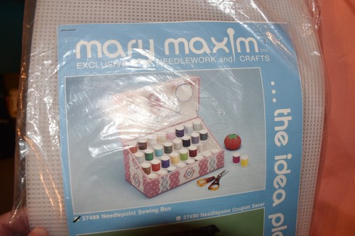 Mary Maxim Needlework Craft 37490 Needlepoint Sewing Box The Idea Place NOS - Picture 3 of 12
