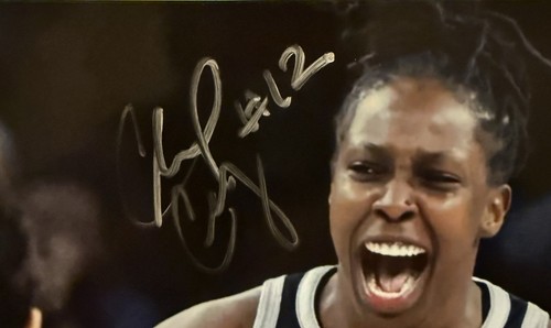 Chelsea Gray Signed 8x10 Photo Of The Las Vegas Aces - Picture 2 of 3