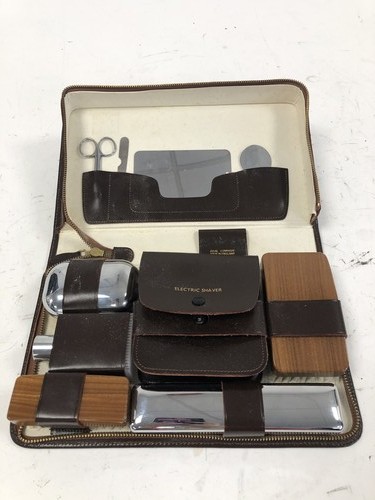Vintage Gentlemen's Travel Grooming Kit Pre Owned Colectable Pre Owned 