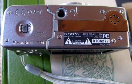 Sony Cyber-Shot DSC-W5 5.1MP 3x Digital Camera with box & Accessories Silver - Picture 4 of 4