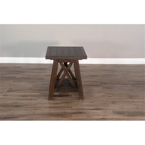 Mesa auxiliar Sunny Designs Vivian de 24" de madera de caoba para granja en marrón oscuro - Imagen 6 de 7