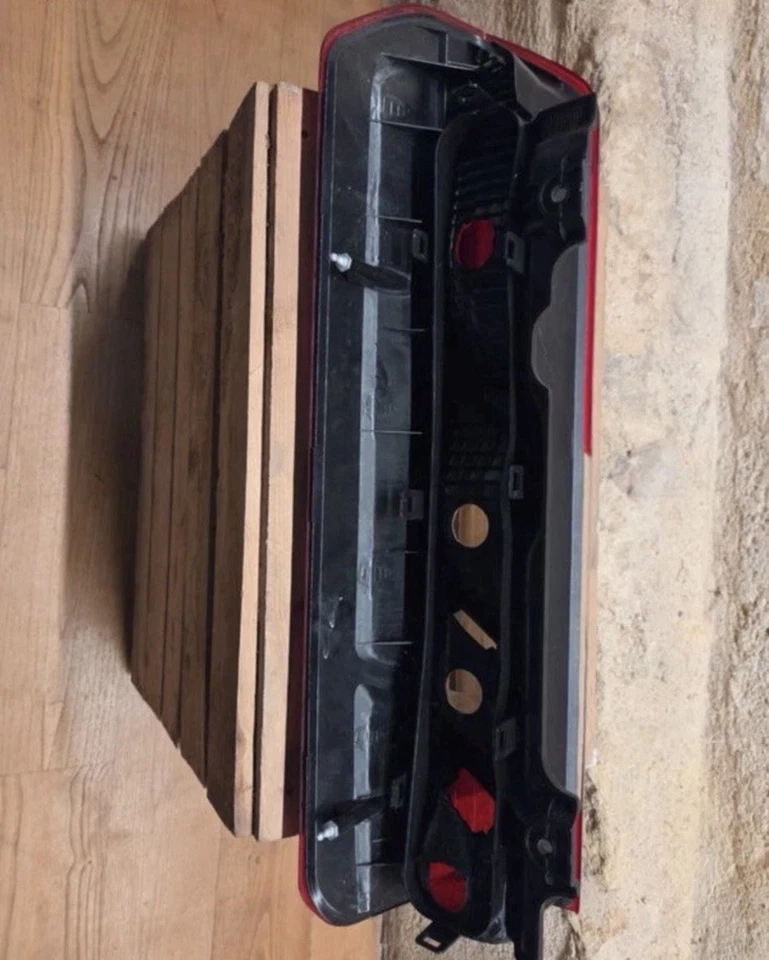 Feu arriere principal droit (feux) FORD TRANSIT 5 PHASE 1 1870425 - Photo 2/2