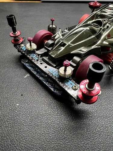 Tamiya Mini 4WD BMAX RTR (S2 Carbon fiber Chassis) Black metallic cowl - Picture 10 of 10
