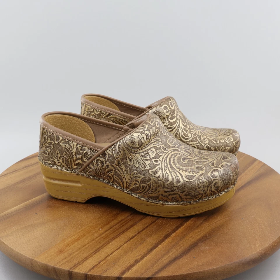 Zuecos traseros cerrados Dansko para mujer talla 5,5-6 Pro de cuero dorado envejecido Foto 3 de 4