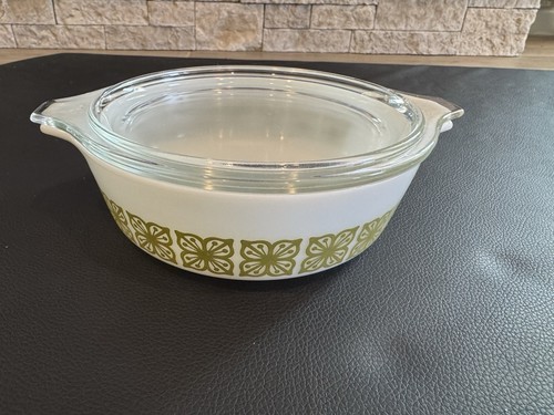 VINTAGE Pyrex Milk Glass 471 Verde Green Flowers 1 Pint Round Casserole W/Lid