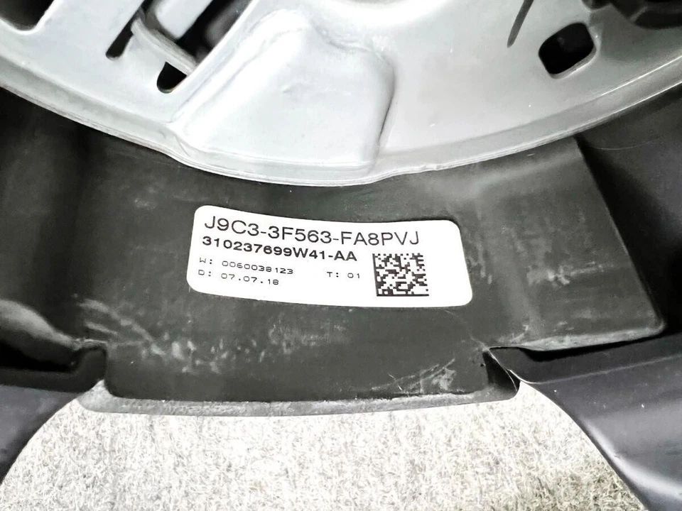 MONTAJE VOLANTE JAGUAR E-PACE 18-20 OEM Foto 3 de 3