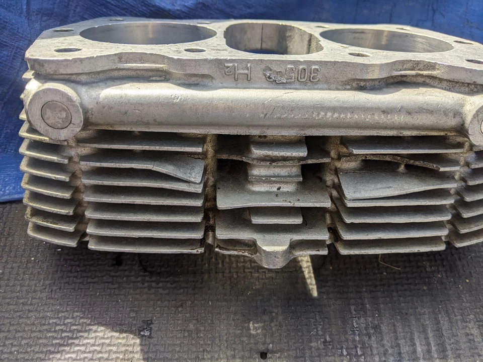 Honda CB77 1966 Superhawk Super Hawk 305 CB 77 *Cilindro de extremo superior Foto 2 de 4