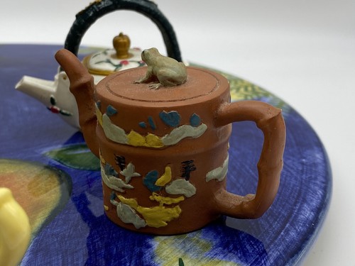 Vintage Miniature Hand Painted Resin Teapot Frog - Picture 7 of 12