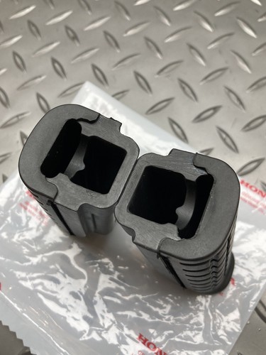 Honda NS400R NS400 R / Front Footpeg Footrest Rubbers / Pair Set / Genuine - Picture 7 of 7