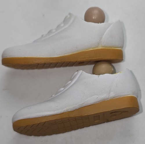 White plastic Sneakers Accessory for 11" Women's Action Figure 1/6 scale - Picture 3 of 4