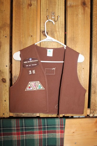 Girl Scouts of America Youth Brownies Vest With patches Large 14-16 SEWN on ptch
