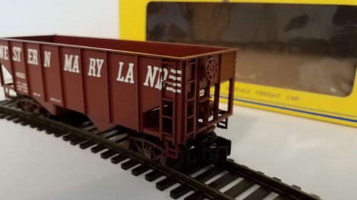 S American Models 3202 Western Maryland #16322 2-Bay Ribbed Hopper Car - Picture 4 of 11