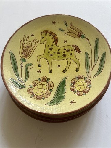 Red ware Pottery 4 Plates 8” Diameter Horse With Flowers - Picture 5 of 6