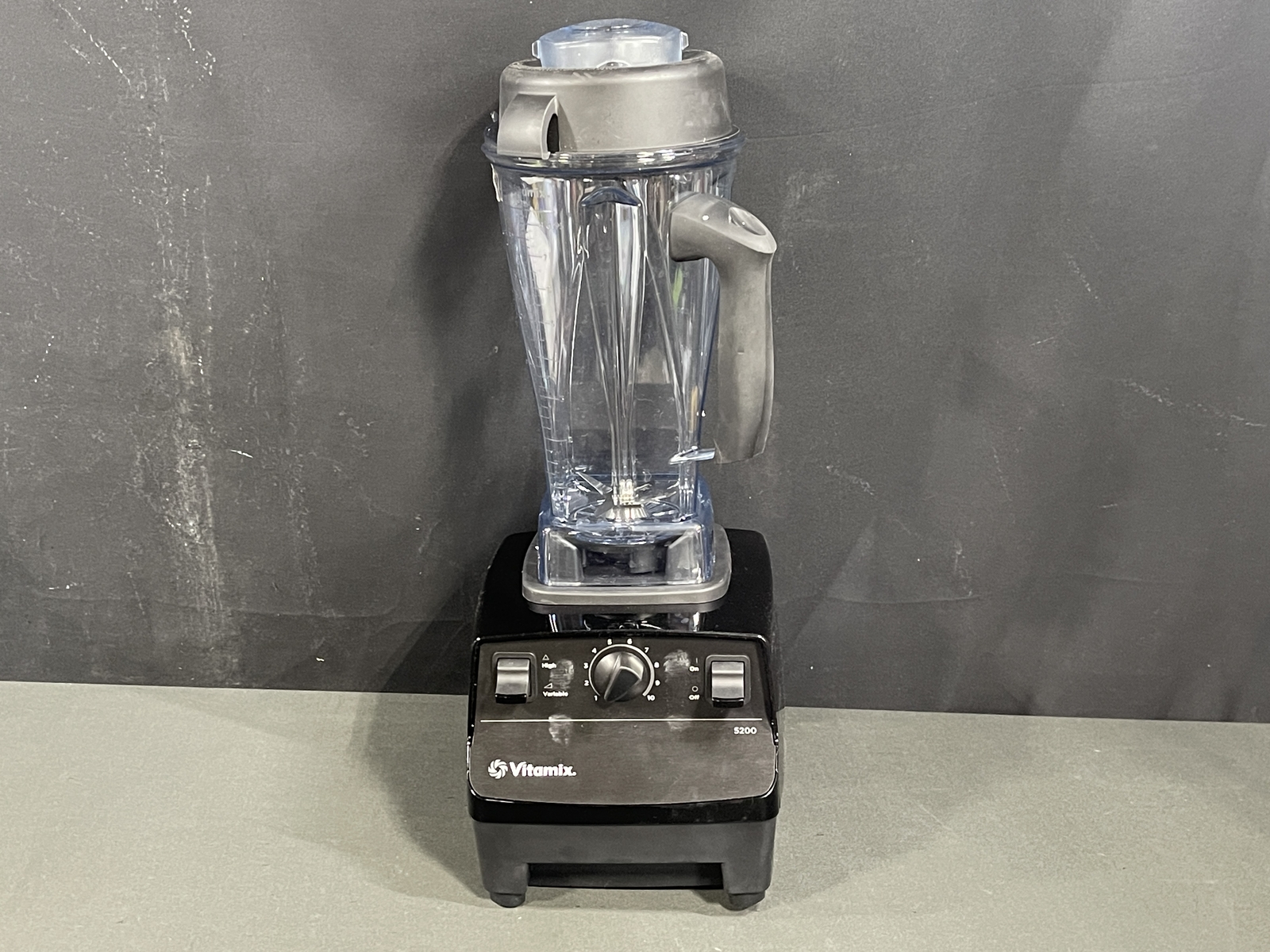 Vitamix VM0197 5200 Blender Professional Grade Self Cleaning 64oz