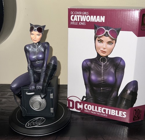 DC Collectibles Cover Girls Catwoman by Joelle Jones Statue #1629/5000 in Box - Picture 1 of 4