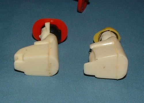 VINTAGE PLASTIC COUPLE IN MODEL T CAR SALT & PEPPER SHAKERS - USA - USED - Picture 5 of 7