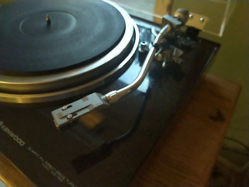Kenwood KD-750 Quartz PLL Direct-Drive Turntable - Picture 6 of 12