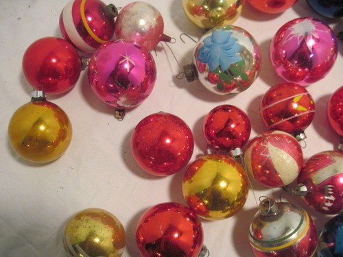 30 VINTAGE MIXED LOT & SIZES GLASS CHRISTMAS TREE ORNAMENT HOLIDAY DECO  - Picture 3 of 5