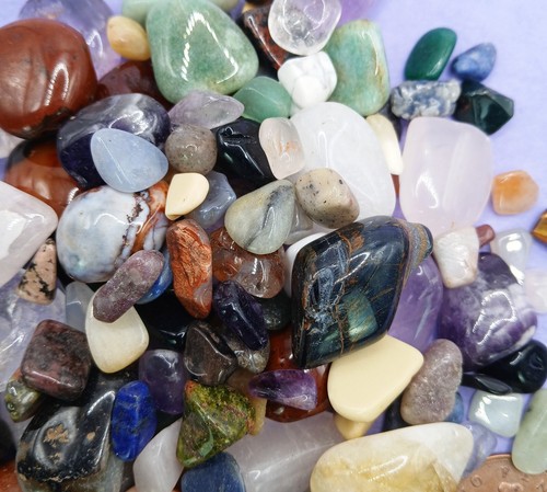 100g gemischte Trommelsteine Heilung Chakra Reiki Kristall in Präsentationsbox - Bild 7 von 11