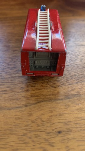 57-C2 Near MINT!! Land Rover Fire Truck Lesney Matchbox circa '66 - Picture 4 of 6