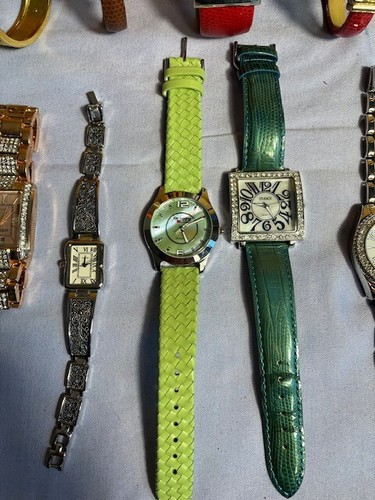 15 verschiedene Marken, Farben, Töne, Schmuckstücke, Styles, modische Damenuhren - Bild 3 von 10