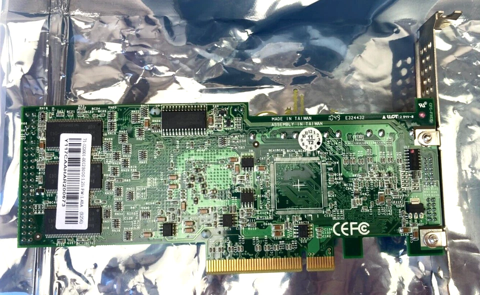 ARECA ARC1220 8 PORT SATAII RAID 3Gbps PCIe w/ Hard Drives and Enclosure - Image 3 of 4