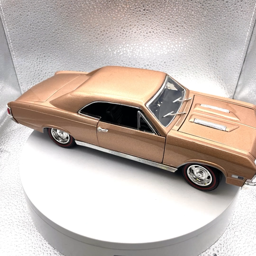 Moto Max 1967 Chevelle SS 396 Metallic brown Die Cast, Scale: 1/18, No. 73104 - Video 1 of 1