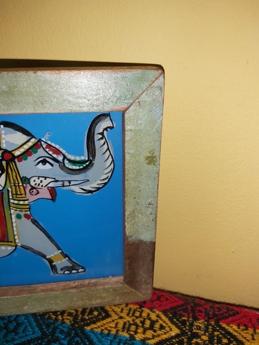 VINTAGE INDIAN REVERSE GLASS PAINTING OF A ELEPHANT - Picture 3 of 9