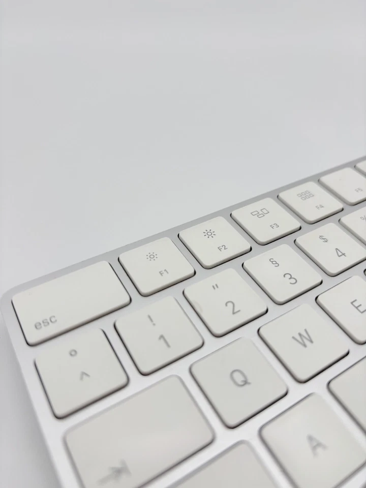 Apple Magic Keyboard 2 Generation QWERTZ Deutsch A1644 Weiß Tastatur B-Ware - Bild 4 von 4