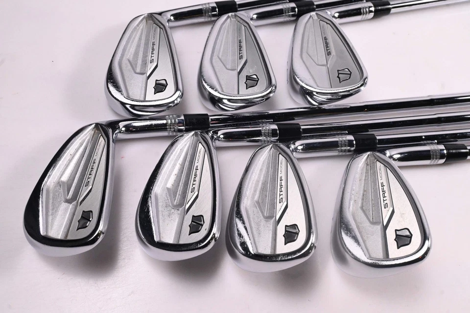 Wilson Staff Model 2024 CB Irons / 4-PW / X-Flex Dynamic Gold Mid 115 X100 - Image 2 of 4