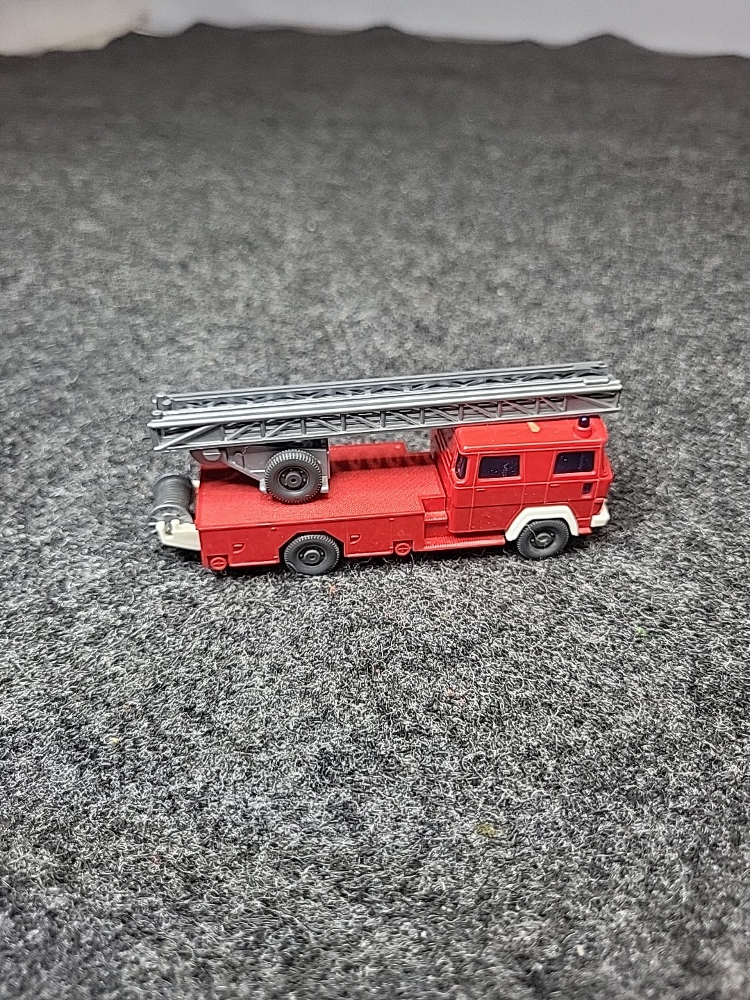 Picture 2 of 8
