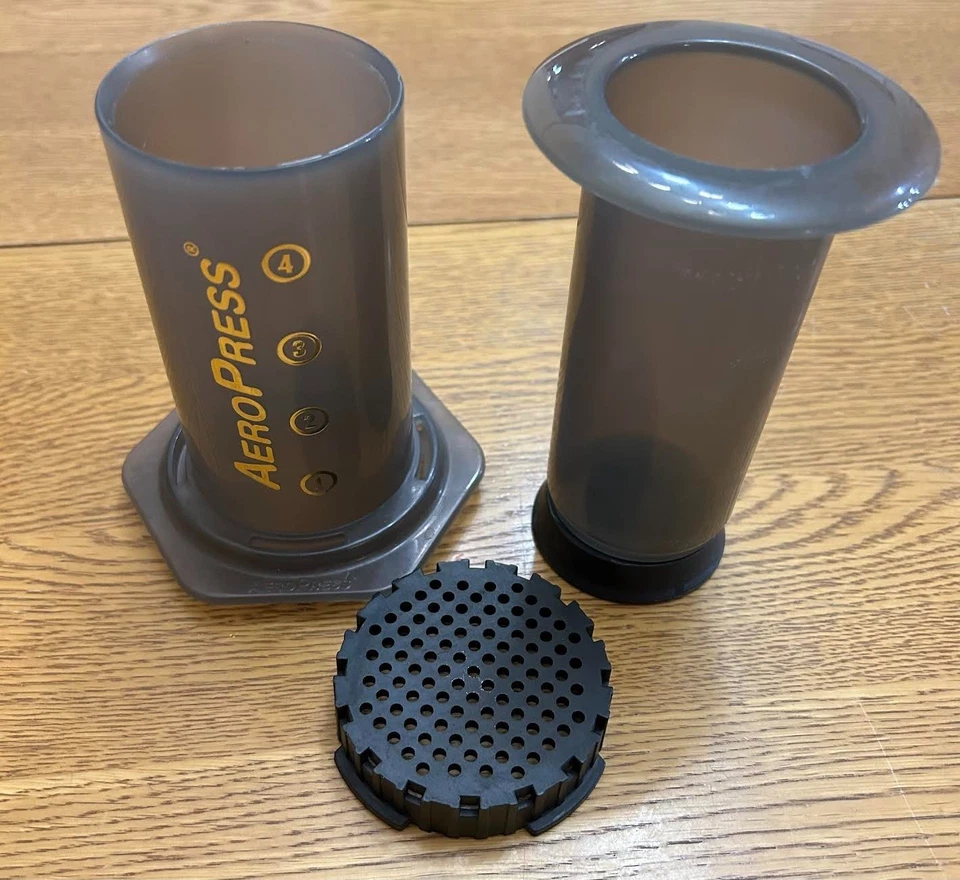 Cafetera Expresso de mano AeroPress ideal para acampar Foto 3 de 4