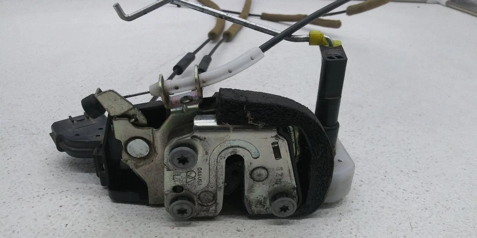 15 16 17 18 19 LEXUS RC350 DRIVER FRONT DOOR LOCK ACTUATOR OEM 5040204 - Image 2 of 4