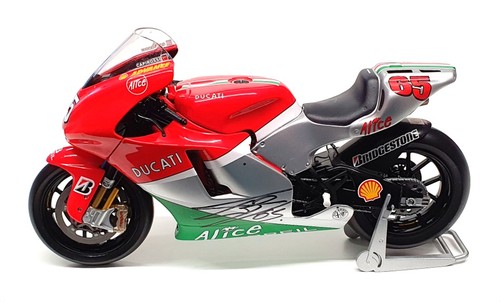 Minichamps 1/12 Scale 122 060065 - Ducati Desmosedici 2006 SIGNED Capirossi - Picture 3 of 9