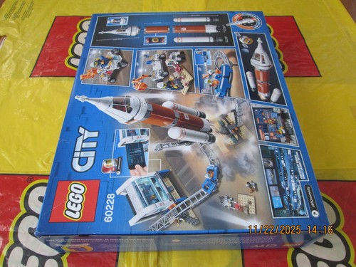 LEGO CITY: Deep Space Rocket and Launch Control (60228) - NEW & SEALED - Picture 3 of 8