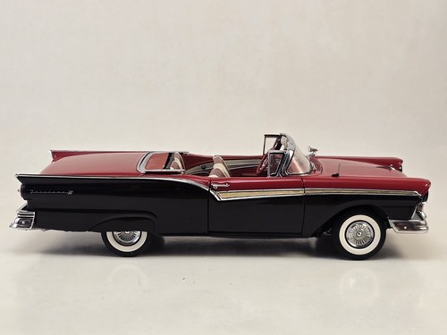 Danbury Mint 1957 Ford Fairlane 500 Skyliner "50° anniversario" LE 1:24 L@@K! - Foto 10 di 20