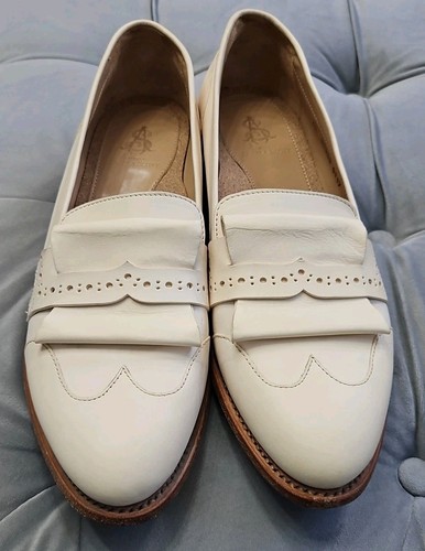 The Office of Angela Scott Mr. Dickie Beige Leather Loafers Womens Shoes 40 9 - Picture 22 of 22