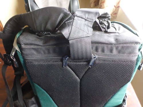 Lowepro Camera Bag for DSLR Cameras Fastpack 100 - Picture 7 of 9