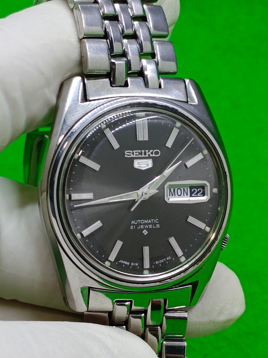 vintage SEIKO 5 watch Automatic Japan Day / Date Indicator