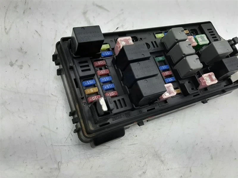 Motor caja fusibles 14 Chevrolet Spark 95020946  Foto 3 de 4