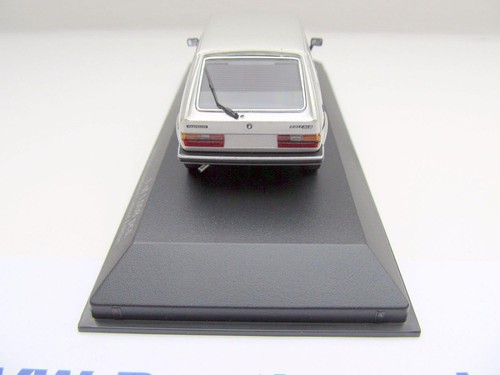 Volkswagen VW Golf 1 Modellino Minichamps In 1:43 Argento Nuovo 400055101 - Foto 3 di 4